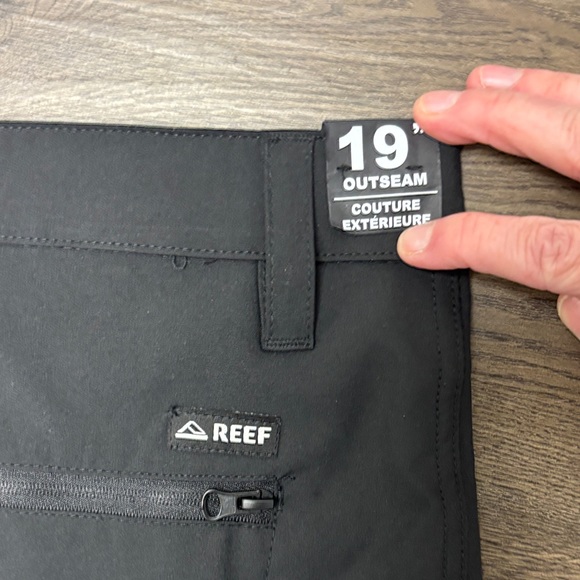 NWT Reef Black Mn’s 38”, 19” Out-seam Multi-Pocket (one zip!) Cargo/Swim Shorts - Picture 8 of 9